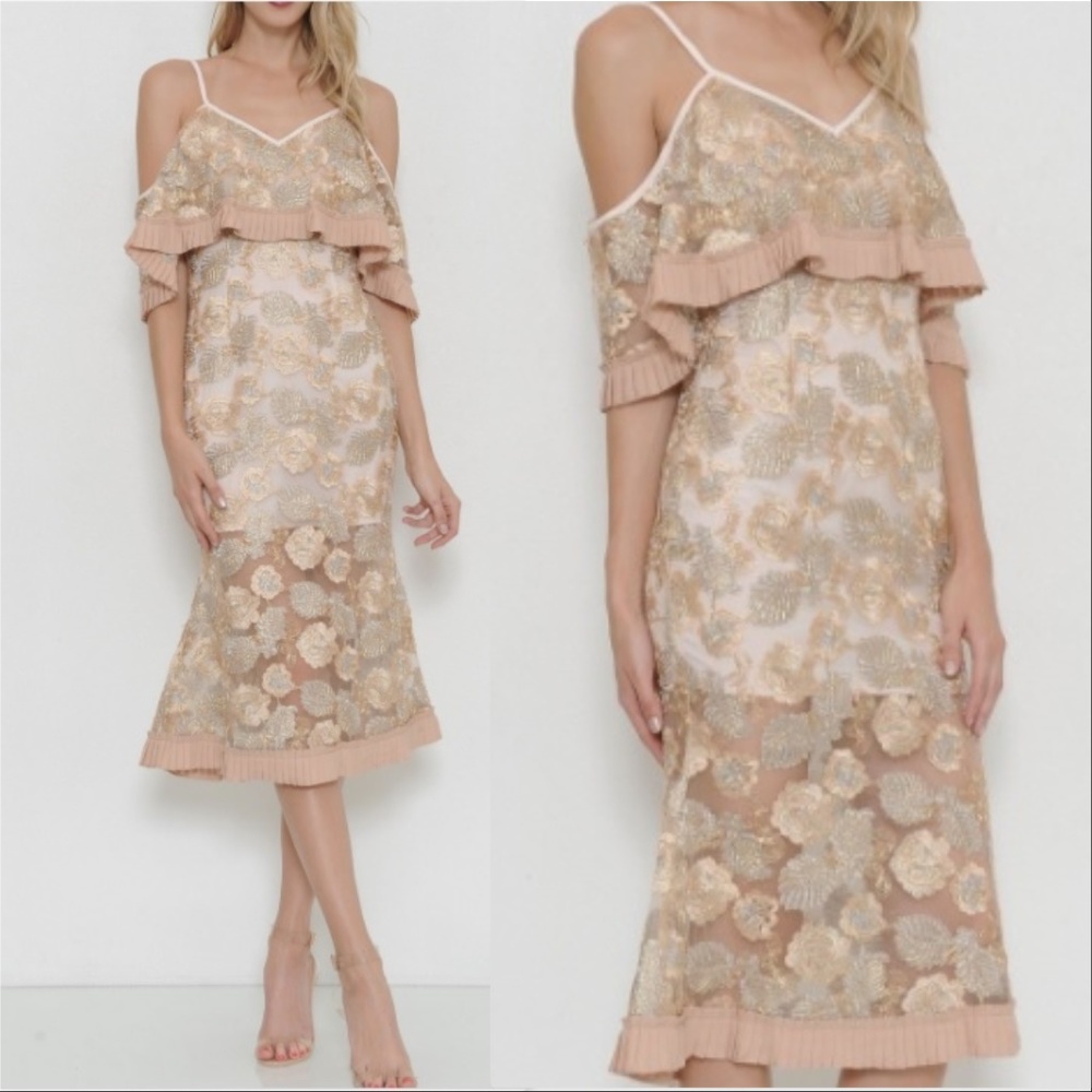 ❤Last 1❤ EMBROIDERED DETAILS DRESS - Picture 2 of 4